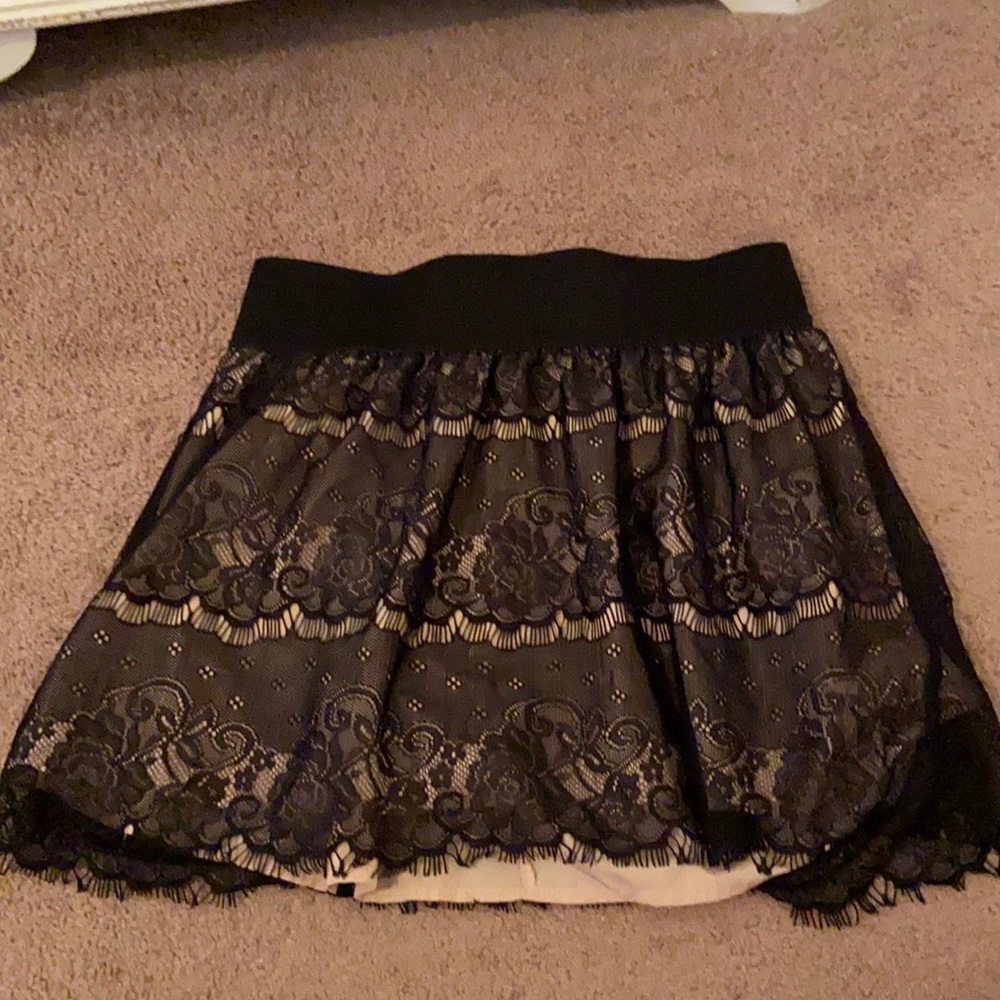 Short lace skirt